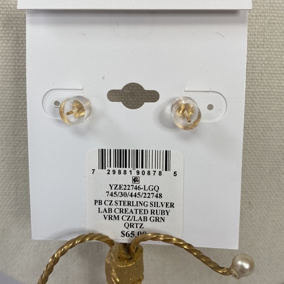 Dainty 18k GP sparkly CZ green open circle earrings - Picture 3 of 4